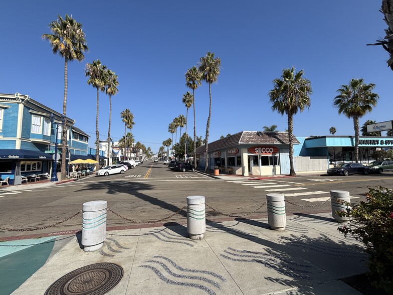 More Photos Of 301-309 Pier View Way, Oceanside Bar For Lease