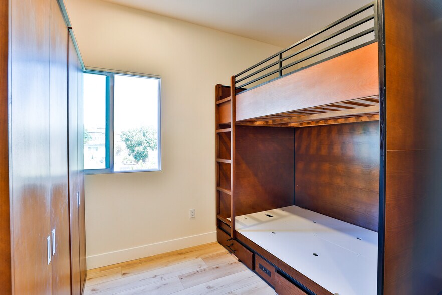 More Photos Of 1073 Exposition Blvd, Los Angeles Apartments For Sale