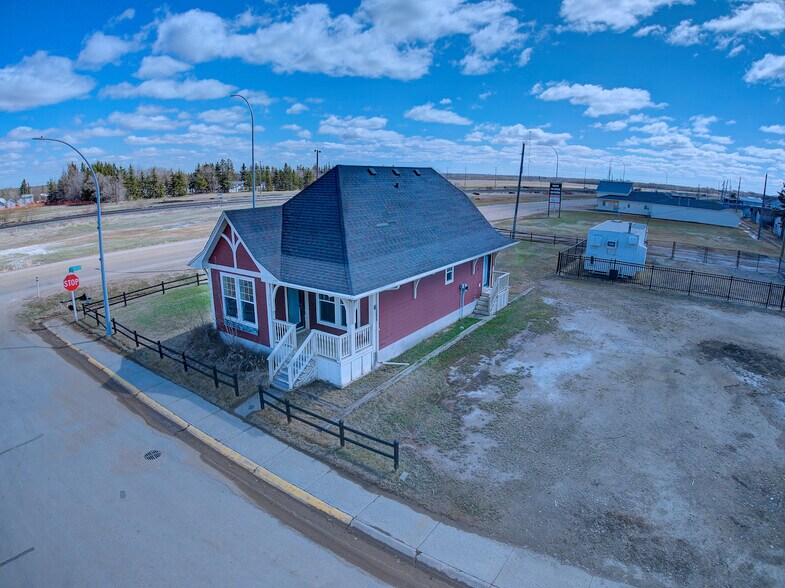 More Photos Of 5015 50 St, Chipman General Retail For Sale