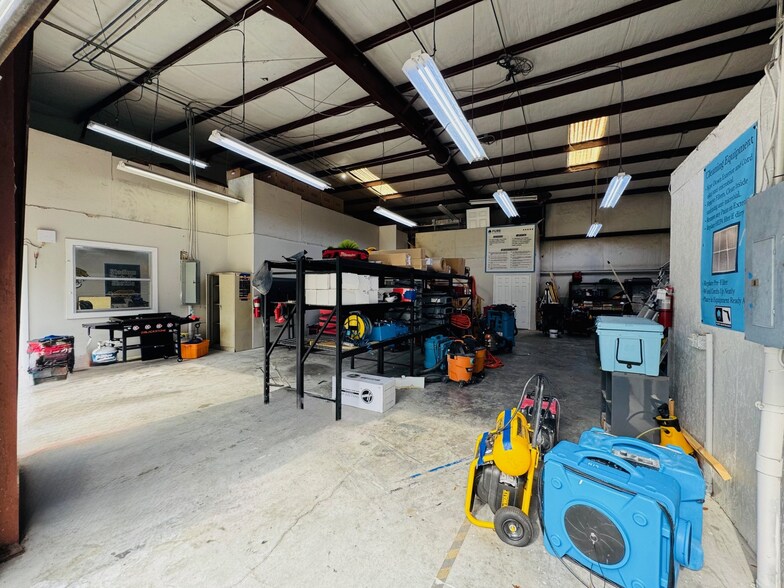 More Photos Of 2210 Corporate Square Blvd, Jacksonville Warehouse For Sale
