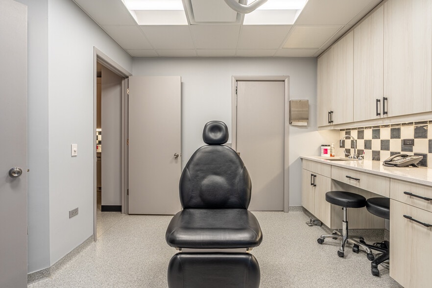 More Photos Of 50 E Washington St, Chicago Office For Sale