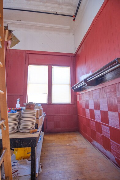 More Photos Of 8-10 E Hoosac St, Adams Restaurant For Lease