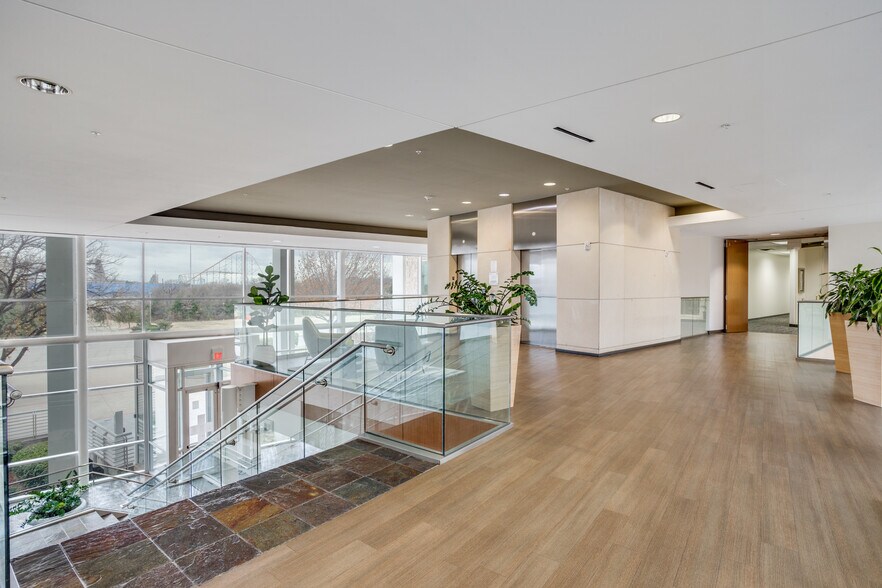 More Photos Of 2201 E Lamar Blvd, Arlington Office For Lease