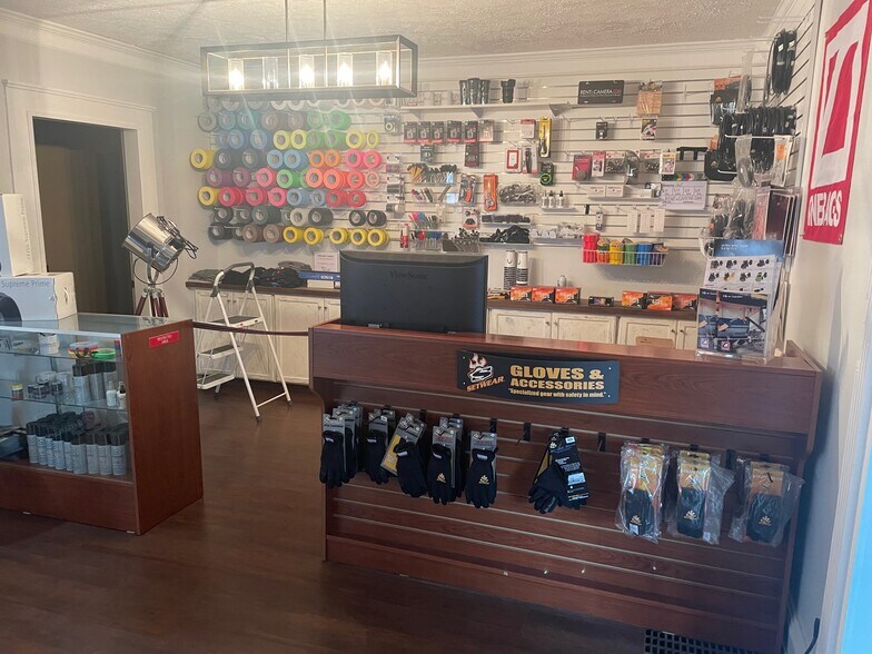 More Photos Of 2605 Westwood Dr, Nashville Showroom For Lease