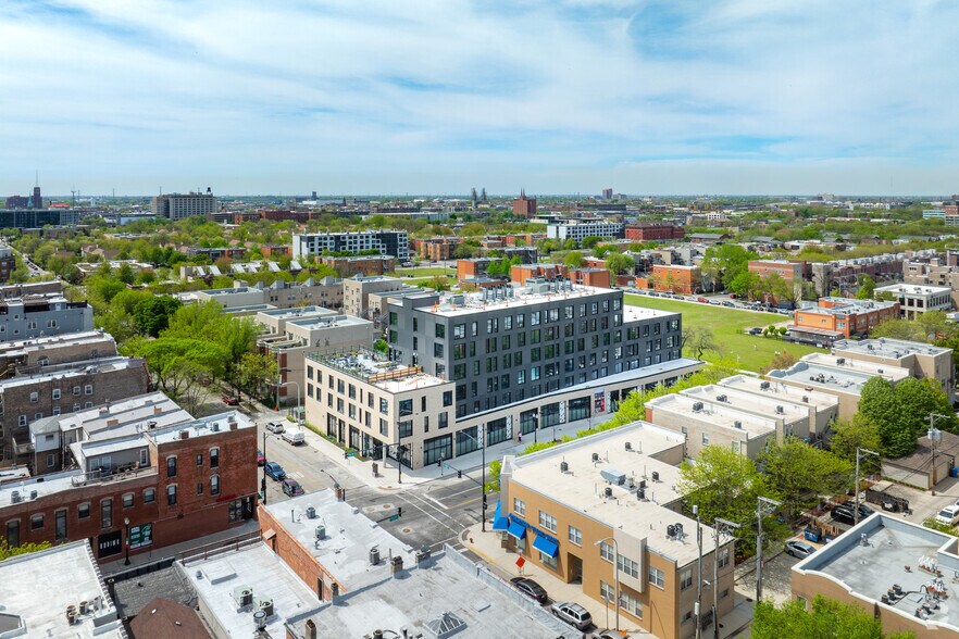 More Photos Of 1221 W Taylor St, Chicago Apartments For Lease