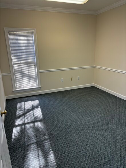 More Photos Of 5600 I 55 S, Byram Office For Lease