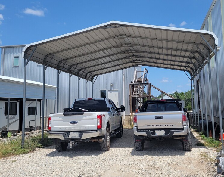 More Photos Of 604 Bonita Dr, Blanco Industrial For Lease