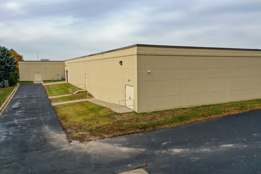 More Photos Of 500-520 N Westhill Blvd, Appleton Storefront Retail Office For Sale