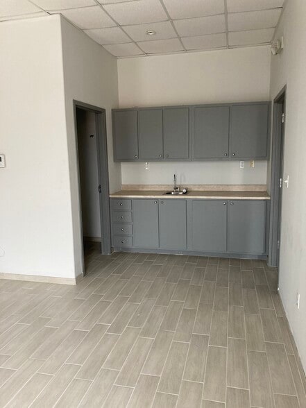 More Photos Of 824 E Hackberry Ave, McAllen Flex For Lease