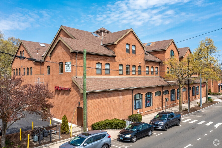 Primary Photo Of 120-150 E Putnam Ave, Cos Cob Office For Lease