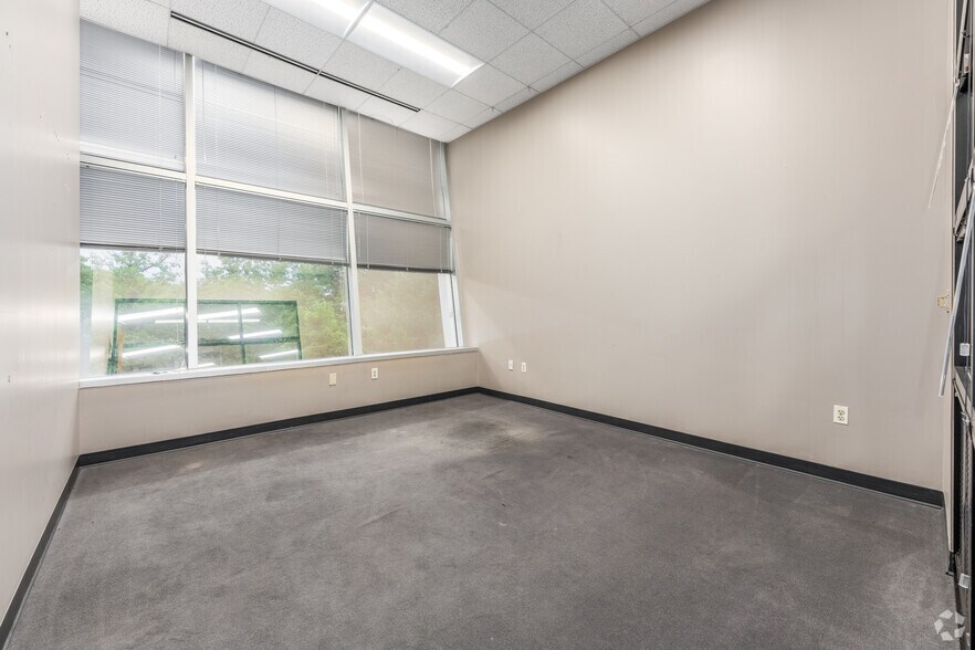 More Photos Of 201 Defense Hwy, Annapolis Office For Sale