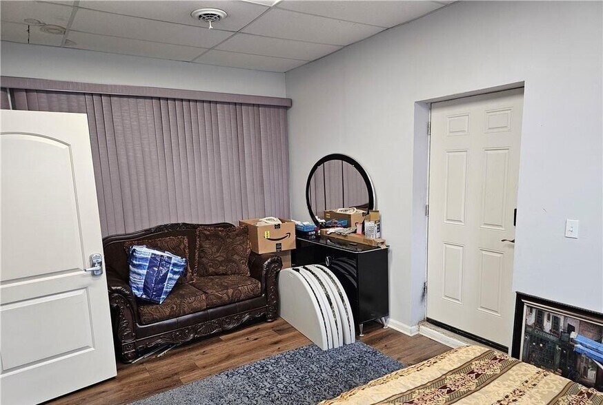 More Photos Of 1230 Woodswether Rd, Kansas City Freestanding For Sale