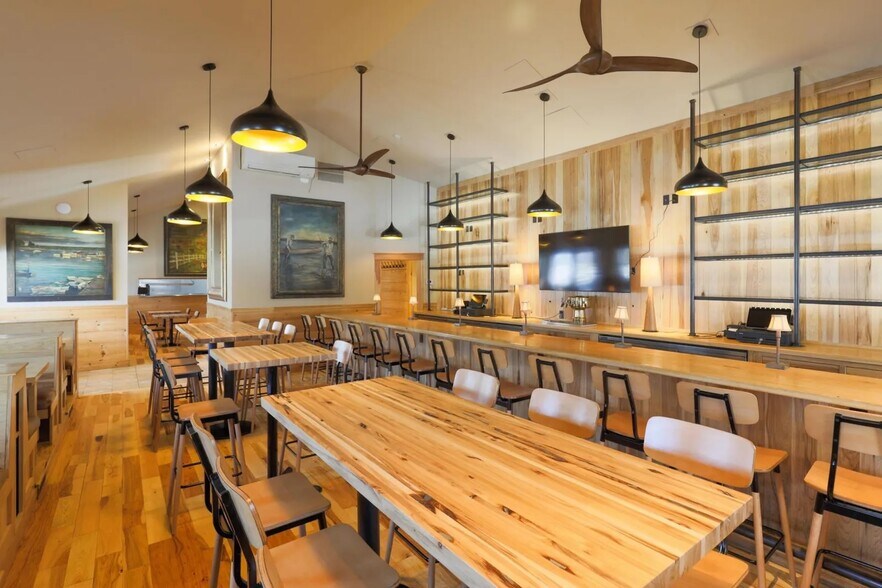 More Photos Of 2477 Bristol Rd, New Harbor Restaurant For Sale