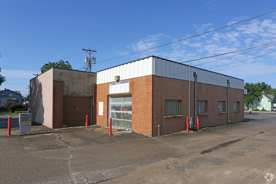 More Photos Of 302-306 Main St S, Stewartville Convenience Store For Sale
