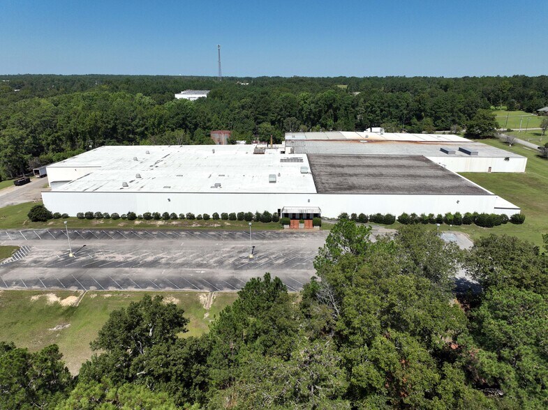 More Photos Of 412 Groves St, Lugoff Manufacturing For Lease