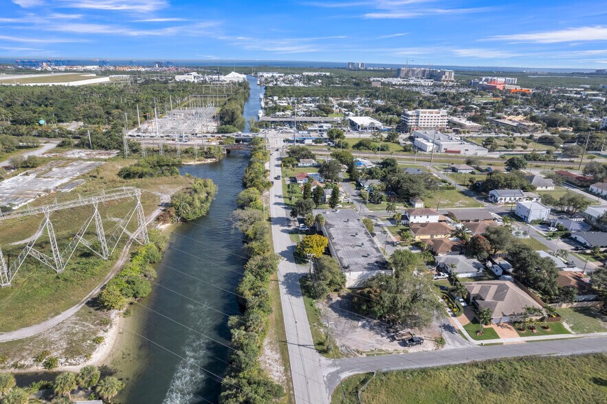 More Photos Of 501-513 Old Griffin Rd, Dania Warehouse For Sale