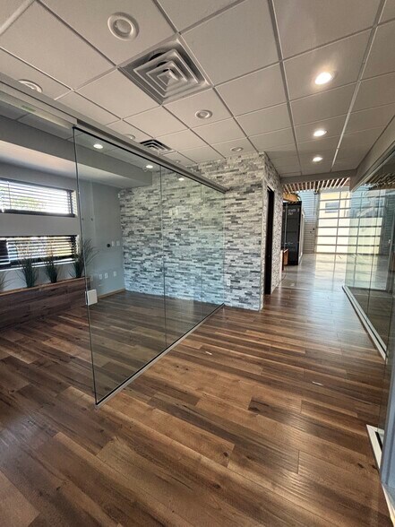 More Photos Of 1330 Rayford Park Rd, Spring Loft Creative Space For Sale