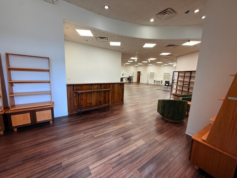 More Photos Of 451-465 Canyon del Rey Blvd, Del Rey Oaks Unknown For Lease