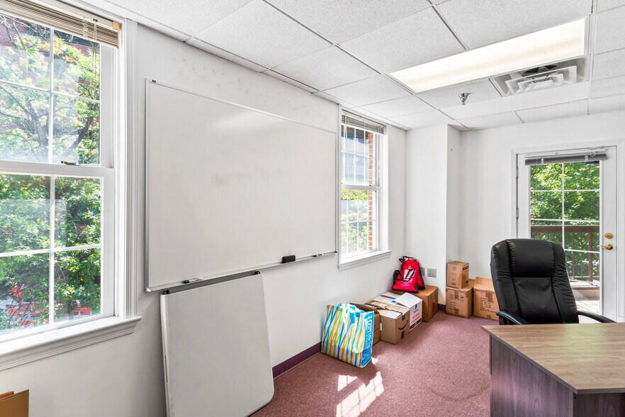 More Photos Of 4600 N Park Ave, Chevy Chase Medical For Sale