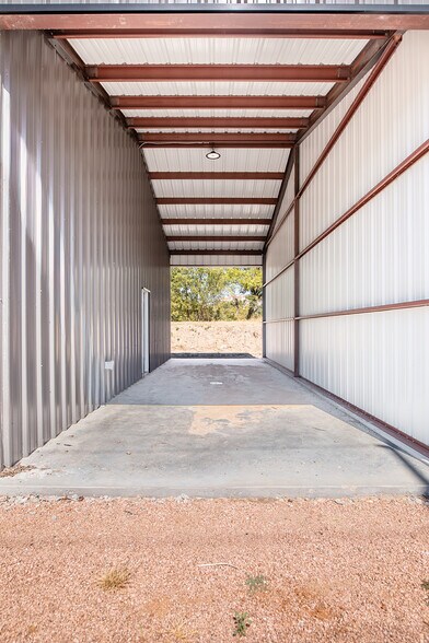 More Photos Of 101 Richards st, Brady Warehouse For Lease