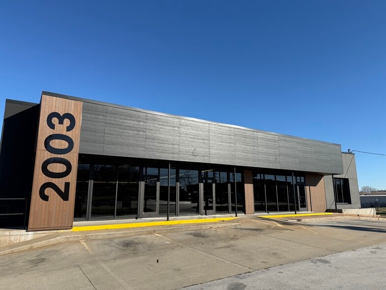 Primary Photo Of 2003 E Kearney St, Springfield Freestanding For Sale