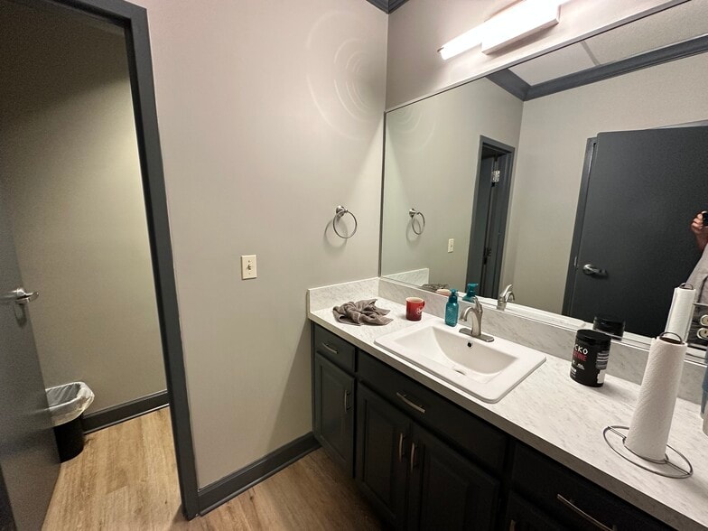 More Photos Of 269 Executive Park Dr NE, Concord Showroom For Lease