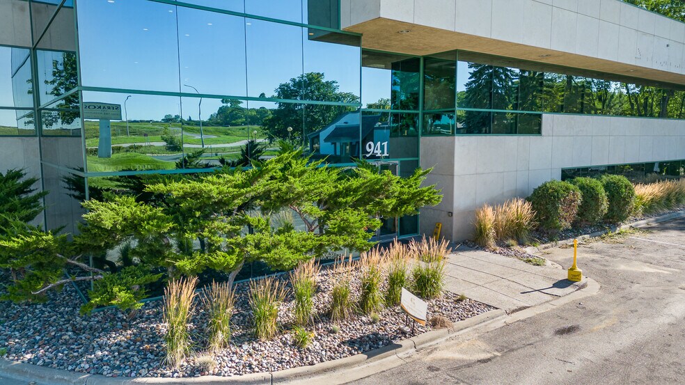More Photos Of 941 Hillwind Rd NE, Minneapolis Medical For Lease