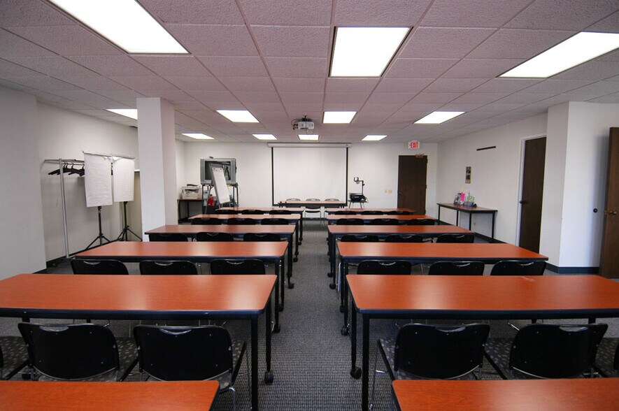 More Photos Of 2340 S River Rd, Des Plaines Office For Lease