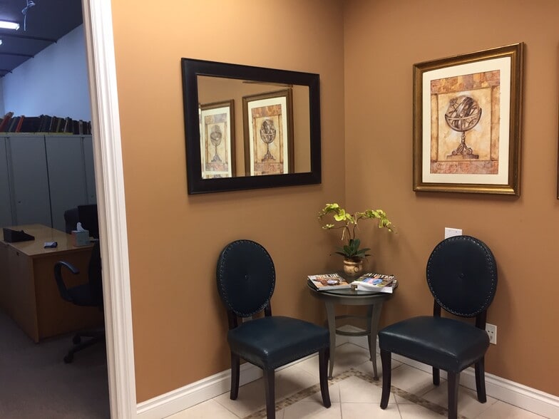 More Photos Of 1935 Commerce Ln, Jupiter Office For Lease