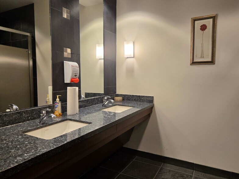 More Photos Of 13847 N Northsight Blvd, Scottsdale Office For Lease