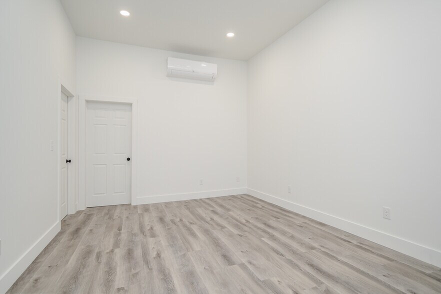 More Photos Of 5 Riverside Rd, Sandy Hook Medical For Sale