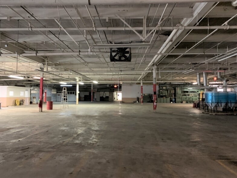 More Photos Of 402 E Rose St, Sanford Warehouse For Sale
