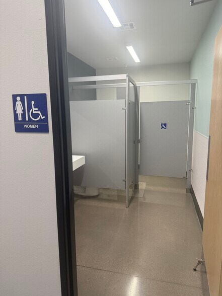 More Photos Of 7660 Dean Martin Dr, Las Vegas Warehouse For Lease