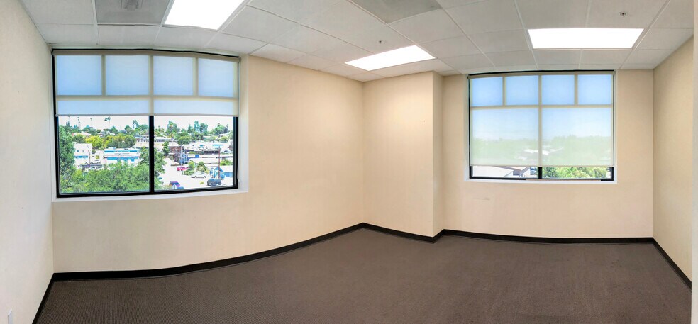 More Photos Of 202 W College St, Fallbrook Office For Lease