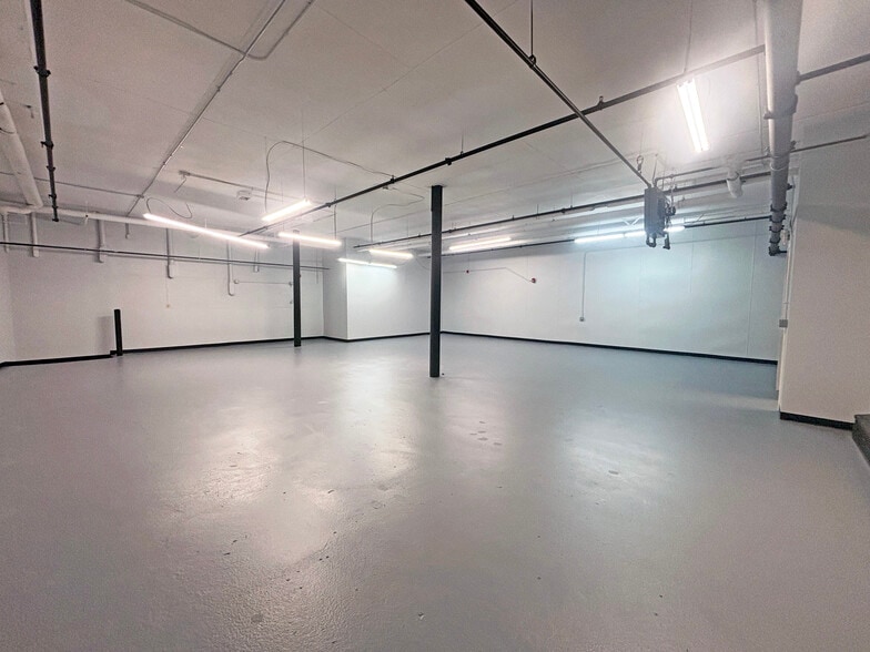 More Photos Of 223 Second St, Manchester Warehouse For Lease
