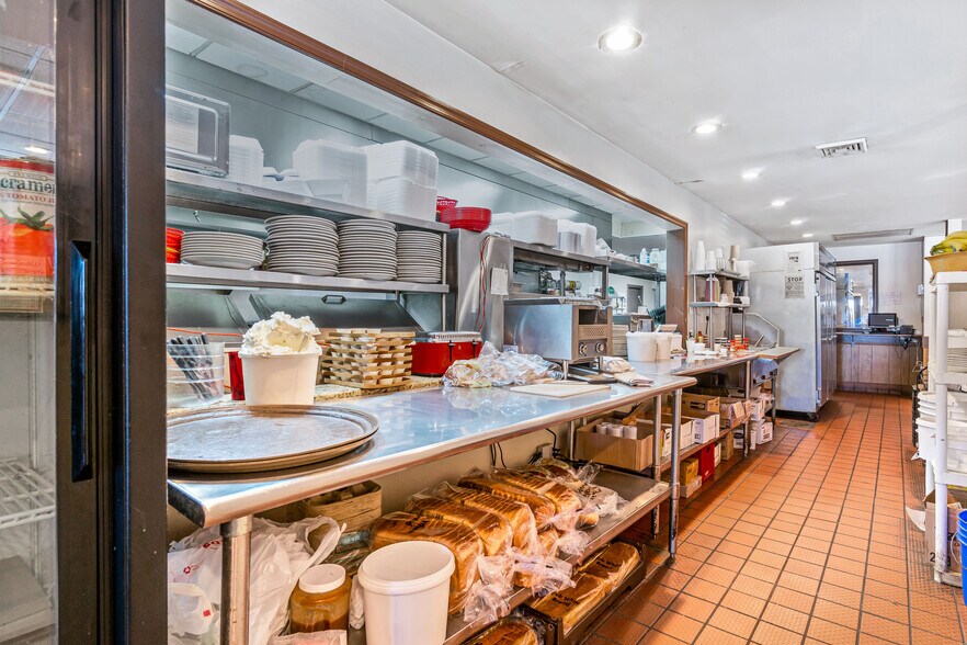 More Photos Of 214 E Pulaski Hwy, Elkton Restaurant For Sale