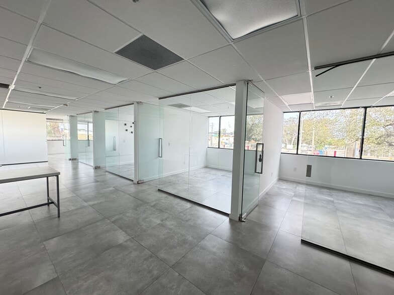 More Photos Of 2870 Stirling Rd, Hollywood Light Distribution For Sale