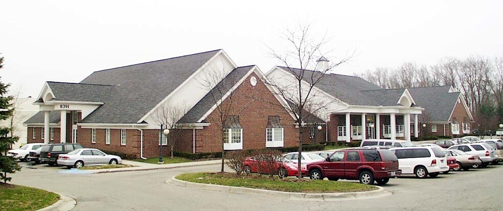More Photos Of 8391 Commerce Rd, Commerce Township Office For Sale