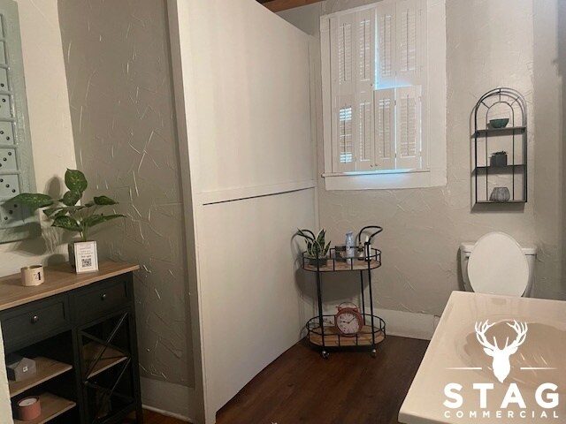 More Photos Of 903 N Elm St, Denton Office For Lease