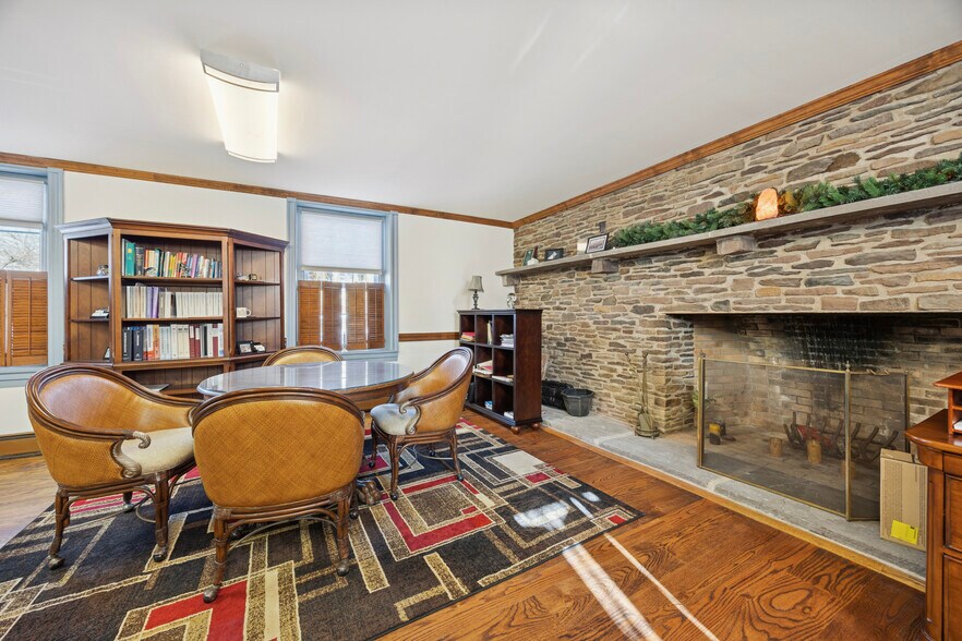 More Photos Of 46 Hilltown Pike, Line Lexington Office For Sale