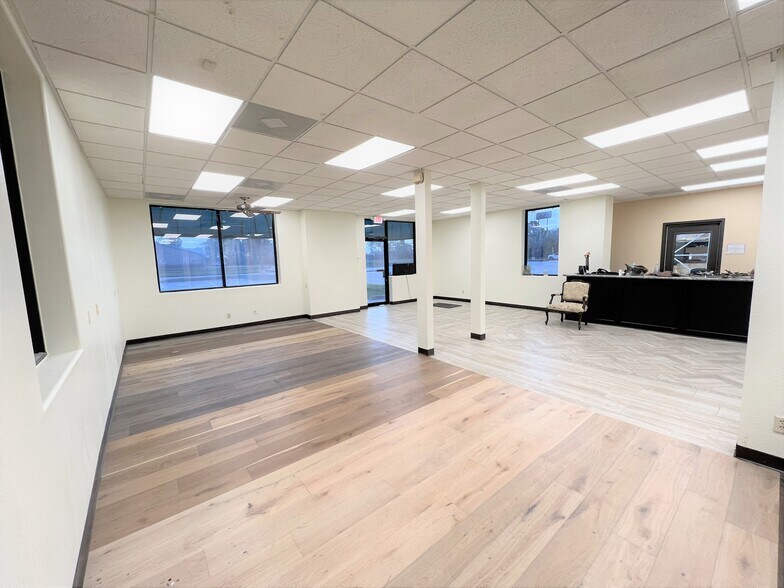 More Photos Of 21019 Spring Towne Dr, Spring Showroom For Lease