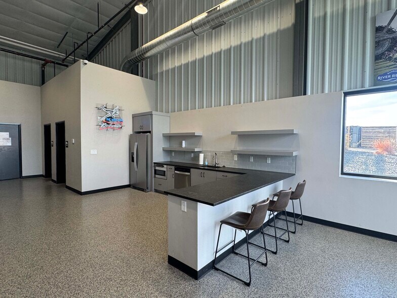 More Photos Of 360 Rancho Dr, Windsor Self Storage For Sale