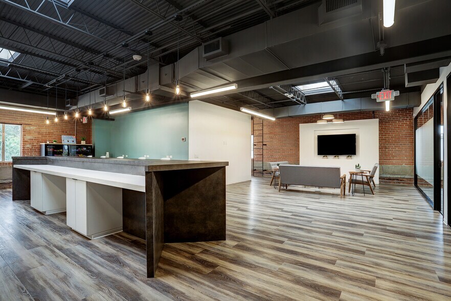 More Photos Of 1925 Washington Ave, Houston Coworking Space