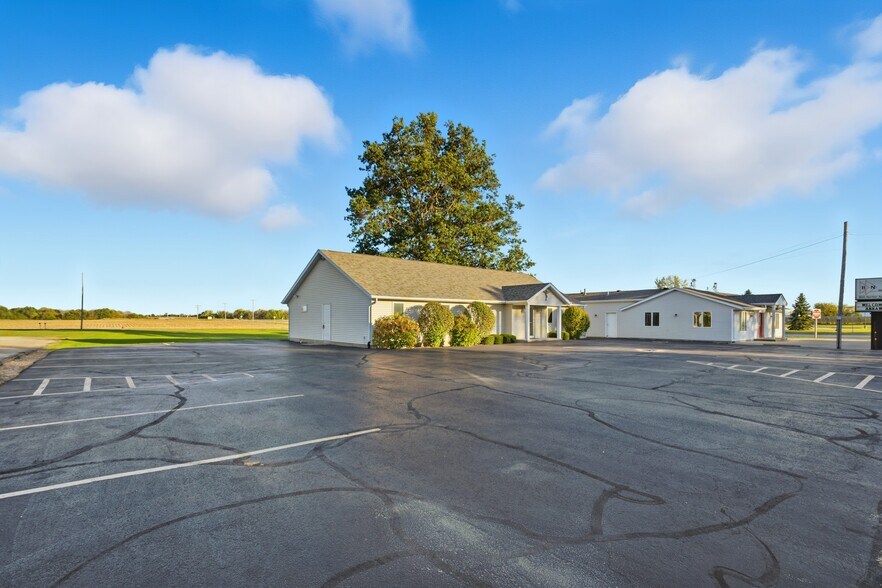 More Photos Of 219 N Canal St, Annawan Office For Sale