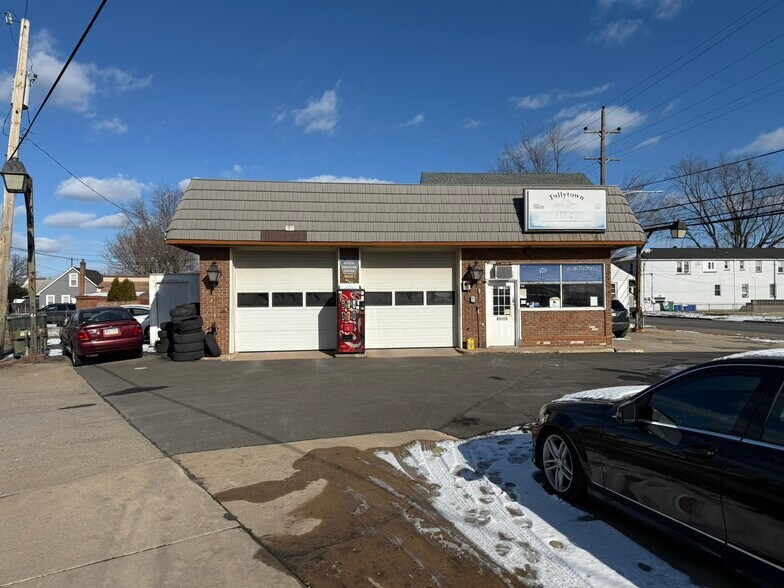Primary Photo Of 291 Main St, Tullytown Auto Repair For Sale