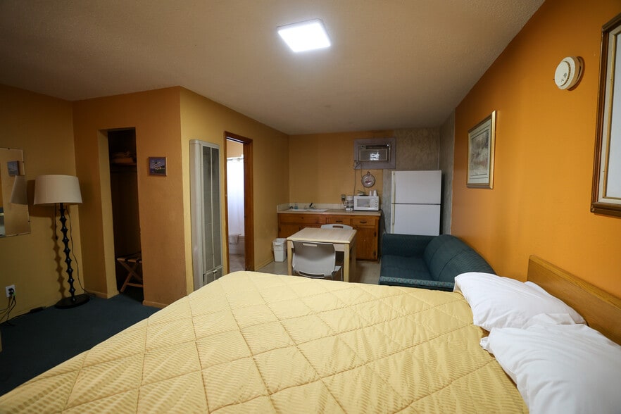 More Photos Of 205 E Broadway St, Fritch Hotel For Sale