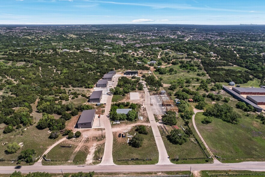 More Photos Of 10020 Darden Hill Rd, Austin Light Distribution For Lease