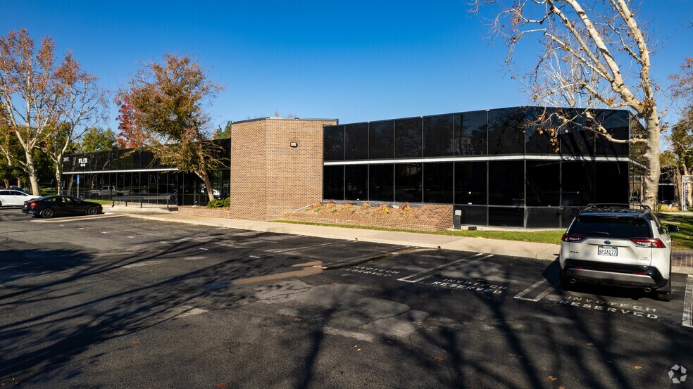 More Photos Of 20971 Warner Center Ln, Woodland Hills Office For Sale