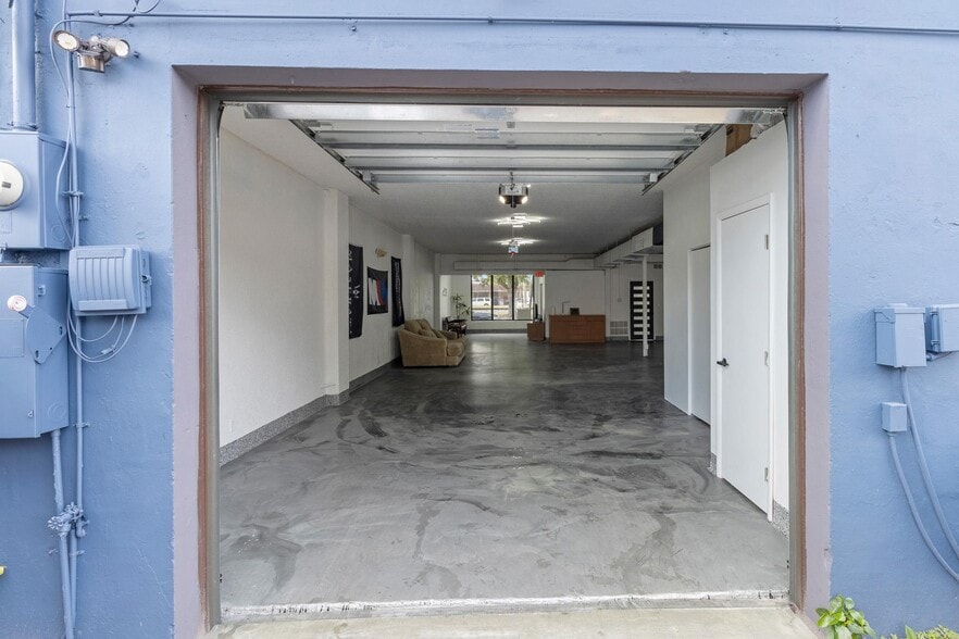 More Photos Of 721-723 S 21st Ave, Hollywood Distribution For Lease