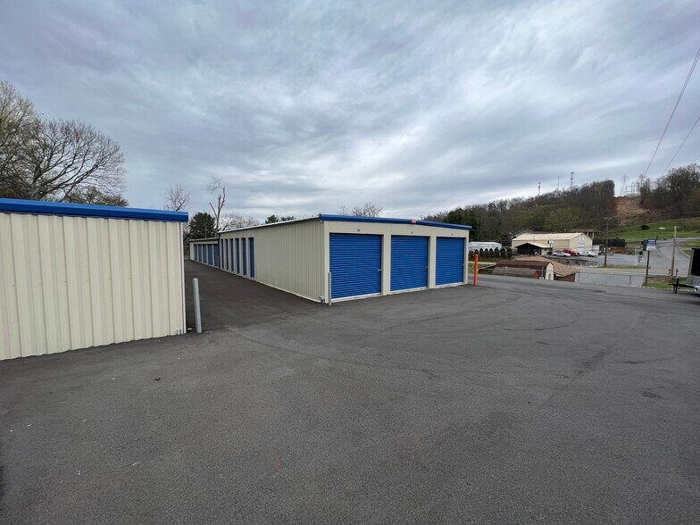 More Photos Of 5209 Memorial Blvd, Kingsport Self Storage For Sale